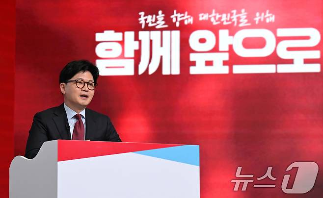 한동훈 국민의힘 대선 경선 후보가 20일 오후 서울 강서구 ASSA아트홀에서 열린 제21대 대통령 후보자 1차 경선 B조 토론회에서 발언하고 있다. 2025.4.20/뉴스1 ⓒ News1 국회사진취재단