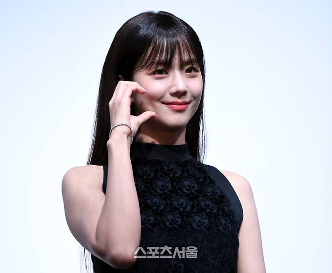 블랙핑크 지수가 18일 서울 동대문 DDP 아트홀에서 열린 ‘크리스챤 디올:디자이너 오브 드림스’ 전시 포토콜 행사에서 포즈를 취하고 있다. 최승섭기자 thunder@sportsseoul.com