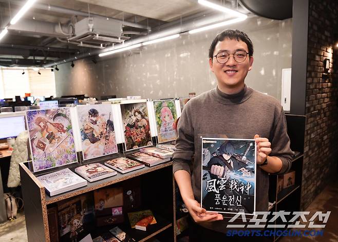 웹툰 '풍운전신' 임재용 작가가 본지와 인터뷰에 앞서 포즈를 취하고 있다. 가산동=송정헌 기자songs@sportschosun.com/2025.04.16/