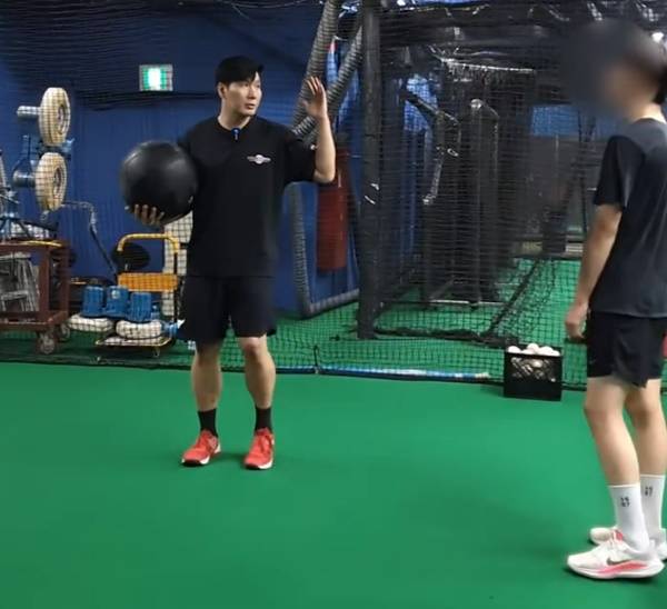 학생들을 지도하는 민경수. ⓒ민경수 SNS