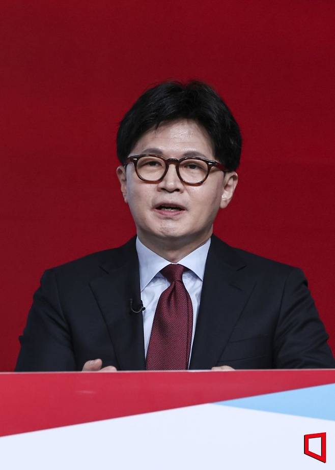 20일 서울 강서구 ASSA아트홀에서 열린 국민의힘 제21대 대통령 후보자 1차 경선 조별 토론회에서 B조 한동훈 후보가 발언하고 있다. 국회사진기자단