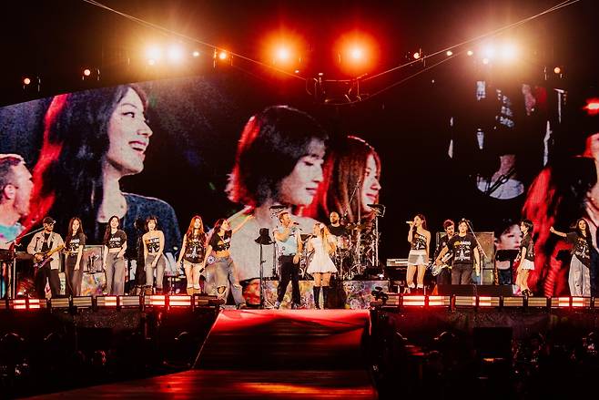 Twice performs "We Pray" with Coldplay during the "Music of the Spheres" concert at Goyang Sports Complex Stadium in Gyeonggi Province, Wednesday. (Live Nation Korea)