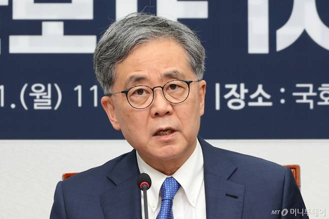 (서울=뉴스1) 이광호 기자 = 김현종 더불어민주당 트럼프 행정부 관세정책 대응을 위한 통상안보TF 단장이 21일 오전 서울 여의도 국회에서 열린 트럼프 행정부 관세정책 대응을 위한 통상안보TF 1차 회의에서 발언하고 있다. 2025.4.21/뉴스1 Copyright (C) 뉴스1. All rights reserved. 무단 전재 및 재배포, AI학습 이용 금지. /사진=(서울=뉴스1) 이광호 기자