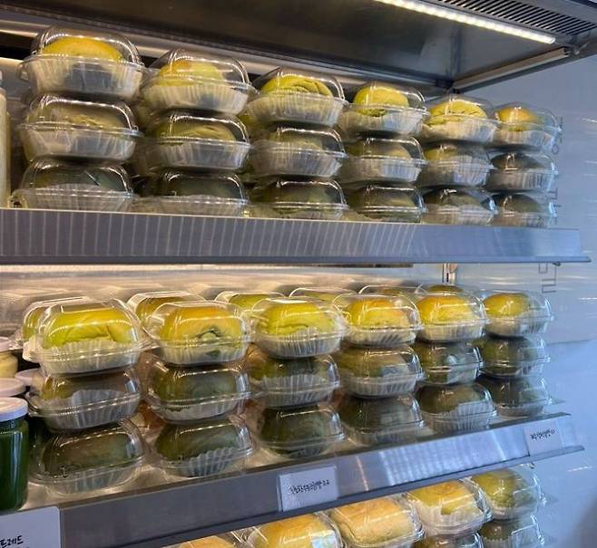 제주에서 군 간부를 사칭한 사람이 주문한 빵. 제보자 제공