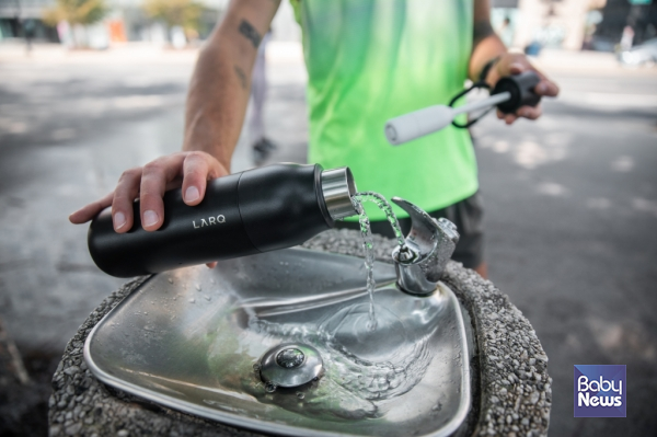 해외여행을 포함한 다양한 환경에서도 언제 어디서나 안심하고 물을 마실 수 있는 '라크 정수 필터 텀블러'. ⓒ브리타