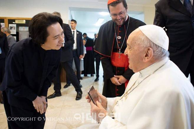 프란치스코 교황과 만난 팝페라 가수 임형주. (사진=임형주 인스타그램)