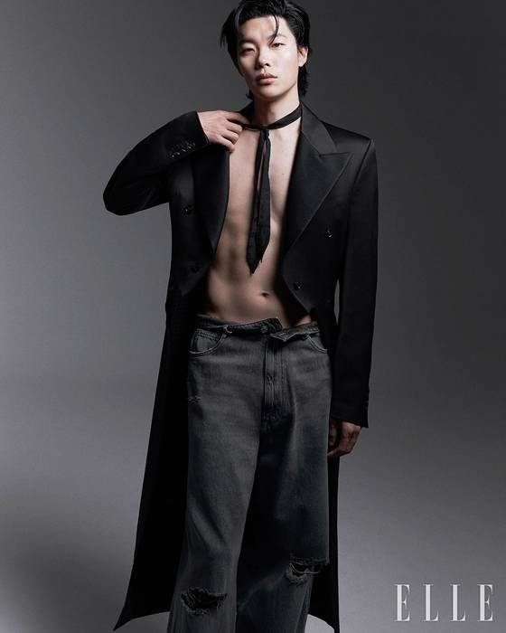 〈사진=엘르 코리아〉