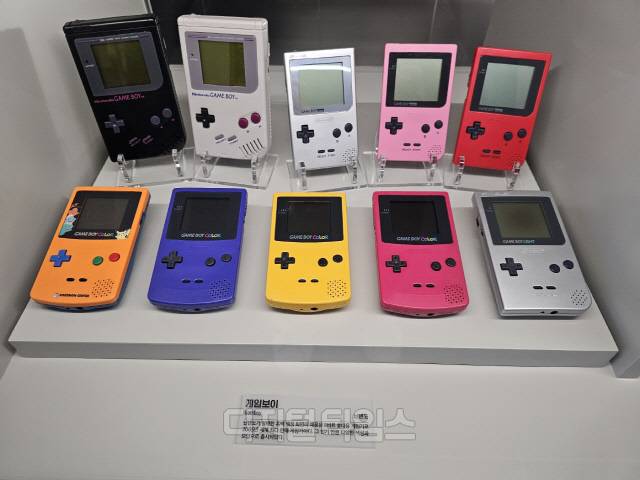 박물관에 전시된 게임 보이. 김영욱 기자