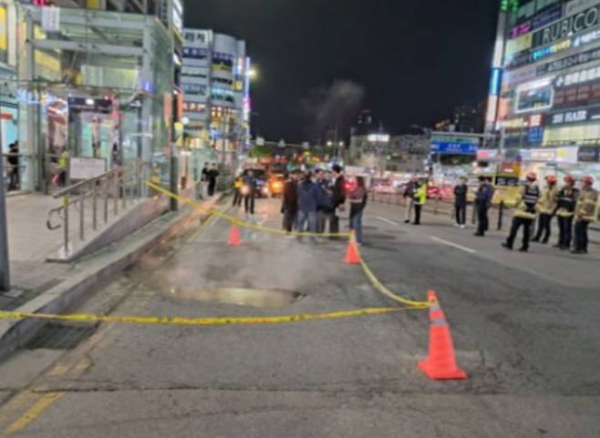 용인 수지구청 인근 땅꺼짐 현상. 경기도소방재난본부 제공