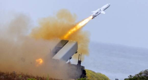 ‘해군·해병대 원정 선박 차단 체계’(NMESIS)에 발사되는 NSM 미사일 자료사진. 미 국방부 제공