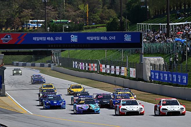 토요타 가주 레이싱 6000 클래스 스타트 장면. 사진 김학수 기자