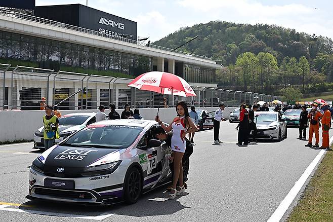 토요타 프리우스 PHEV 컵 그리드 정렬. 사진 김학수 기자