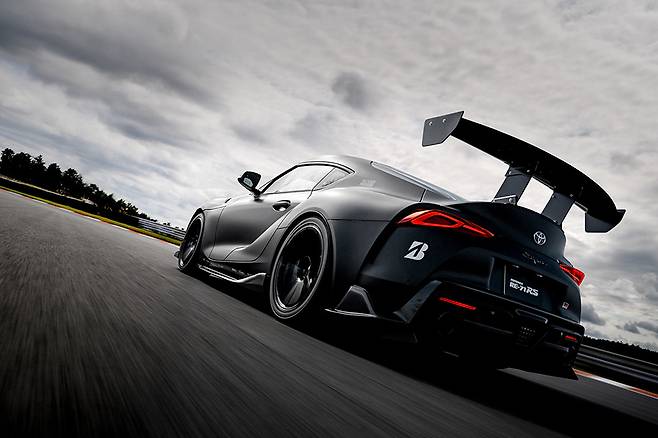 브리지스톤 RE-71R은 고출력 차량을 타겟으로 개발됐다.