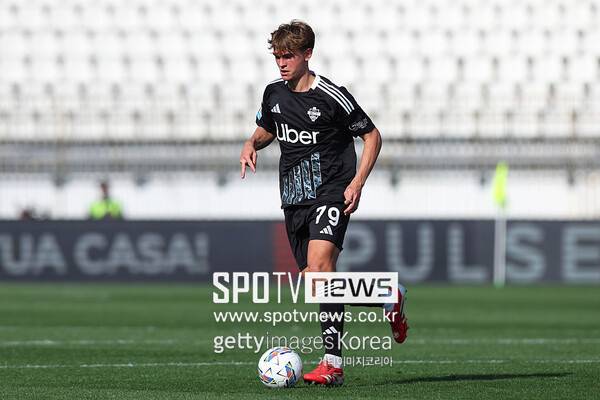 ▲ 아르헨티나 신성으로 불리는 이탈리아 세리에A 꼬모의 니코 파스가 함께 뛰고 싶은 선수로 FC바르셀로나 라민 야말을 꼽았다.