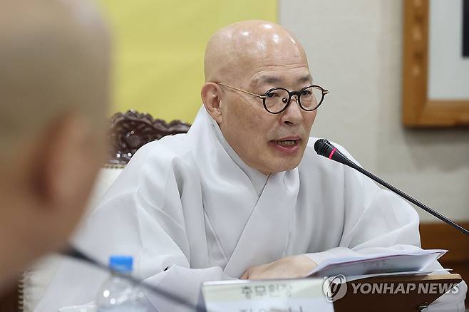 기자간담회하는 진우스님 (서울=연합뉴스) 강민지 기자 = 조계종 총무원장 진우스님이 22일 서울 종로구 한국불교역사문화기념관에서 부처님오신날 기자간담회를 하고 있다. 2025.4.22 mjkang@yna.co.kr