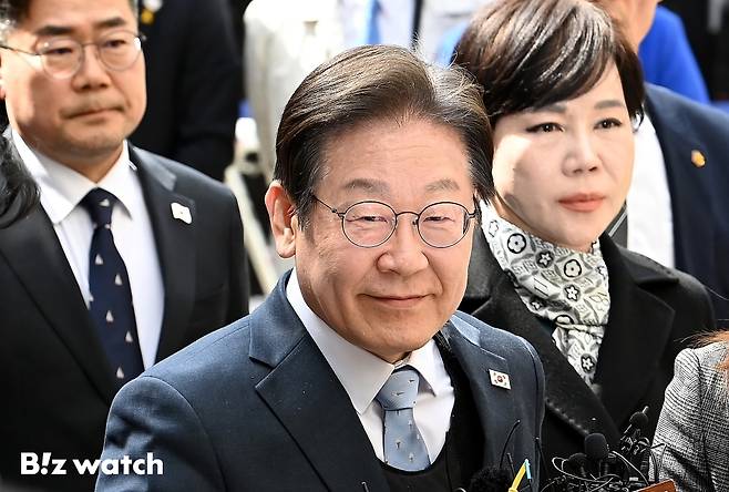 이재명 더불어민주당 대표가 지난3월 서울 서초구 서울고등법원에서 열린 공직선거법 위반 혐의 2심 선고 공판에 출석하고 있다. <2025. 03.26 사진공동취재단>