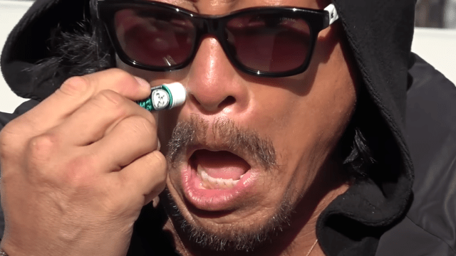 추성훈의 독특한 립밤 사용법이 화제다|출처: 추성훈 유튜브