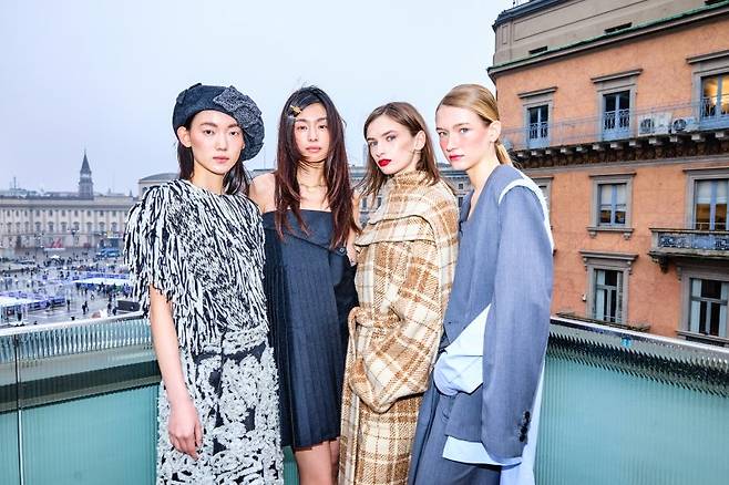 지난 2월 25일부터 3월 2일까지 열린 ‘2025 F/W 밀라노 패션위크’에서 서울패션위크를 대표해 참가한 국내 패션 브랜드 4개사가 성황리에 전시를 마무리했다. 2025 FW 밀라노패션위크 특별전시 참여 브랜드. 서울시 제공