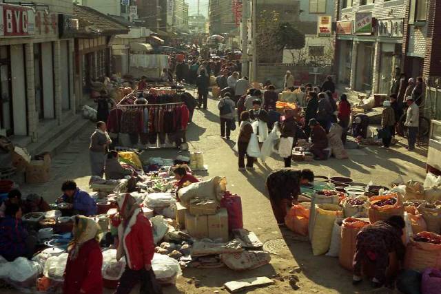 ▲ 북평5일장 옛 모습(사진 위)과 현재 모습(사진 아래).