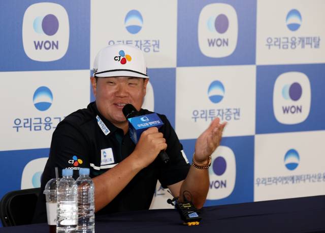 23일 서원밸리CC에서 우리금융 챔피언십 연습 라운드를 돈 뒤 기자회견 중 질문에 답하는 임성재. 사진 제공=KPGA
