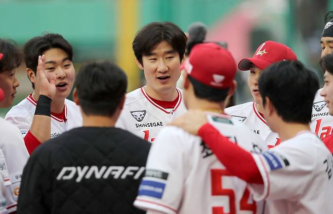 ▲ 적극적인 타격으로 쿠에바스를 무너뜨리고 반등의 발판을 마련한 SSG 타선 ⓒSSG랜더스