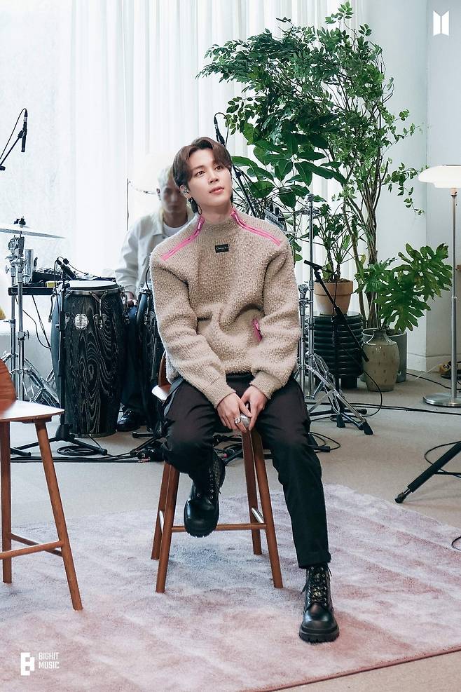 방탄소년단 지민 X 태양 '바이브' 뜨거운 인기..스포티파이 2억 5천만 돌파