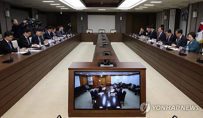 외청장 회의 (세종=연합뉴스) 배재만 기자 = 방기선 국무조정실장이 23일 정부세종청사에서 열린 외청장 회의를 주재하고 있다. 2025.4.23 scoop@yna.co.kr