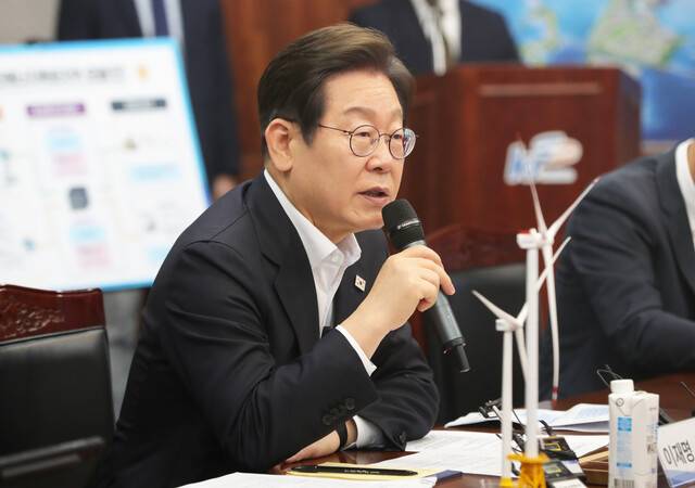 이재명 더불어민주당 대선 경선 후보가 24일 오전 전북 새만금33센터를 방문해 발언하고 있다. 전북사진기자단