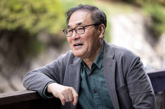 배창호 감독은 실제 장소들이 영화에 담겼을 때 갖는 힘을 중요하게 생각했다. "60년대나 70년대를 배경으로 한 영화를 볼 때, 간판을 기준으로 보면 프로덕션 디자인의 퀄리티를 판단할 수 있다"며 "현실과 재창조된 세계가 잘 어우러져야 하는 것이 영화란 장르"라고 말했다. 김현동 기자