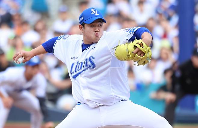 삼성 라이온즈 김대호가 지난 19일 대구 롯데 자이언츠전에 선발 등판해 투구하고 있다. 삼성 라이온즈