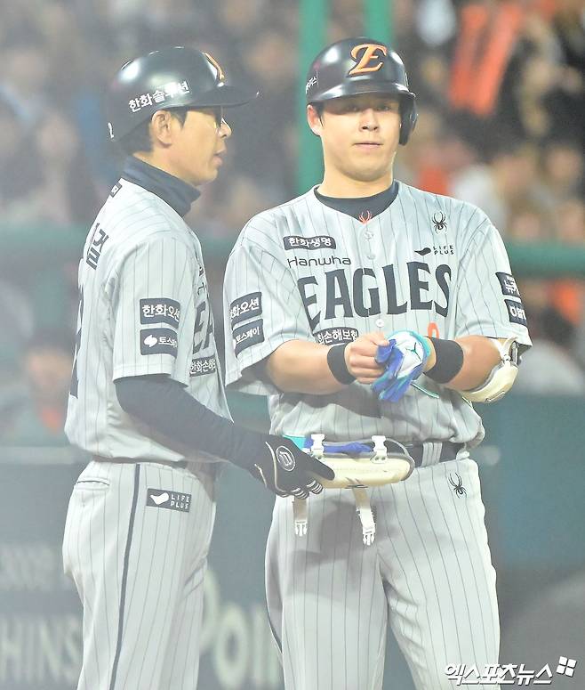 한화 이글스 4번타자 노시환이 23일 부산 사직야구장에서 열린 2025 신한 SOL Bank KBO리그 롯데 자이언츠와의 팀 간 3차전에서 결승타를 기록, 팀의 8연승을 이끌었다. 사진 엑스포츠뉴스 DB