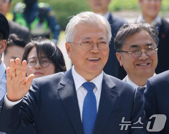 문재인 전 대통령이 25일 오후 서울 여의도 국회 도서관에서 열린 4.27 판문점선언 7주년 기념식에 참석하고 있다. (공동취재) 2025.04.25 ⓒ News1 안은나 기자