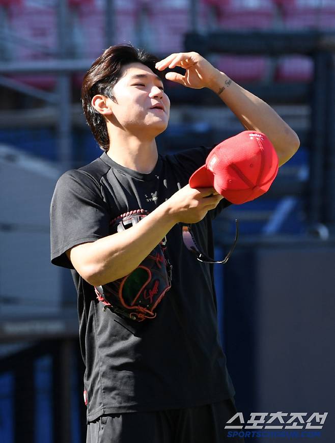 25일 광주 기아챔피언스필드에서 열린 KIA 타이거즈와 LG 트윈스의 경기. 부상에서 복귀한 KIA 김도영이 훈련을 하고 있다. 광주=박재만 기자 pjm@sportschosun.com/2025.04.25/