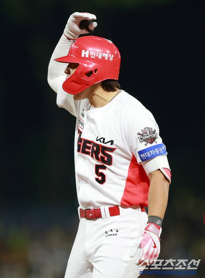 25일 광주 기아챔피언스필드에서 열린 KIA 타이거즈와 LG 트윈스의 경기. 4회말 무사 만루 KIA 김도영이 적시타를 날린 뒤 환호하고 있다. 광주=박재만 기자 pjm@sportschosun.com/2025.04.25/