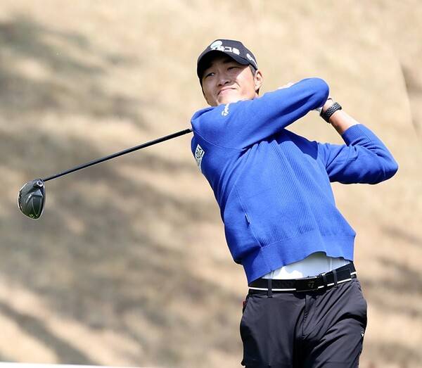 2025년 한국프로골프(KPGA) 투어 우리금융 챔피언십에 출전한 박준홍 프로가 2라운드에서 경기하는 모습이다. 사진제공=KPGA