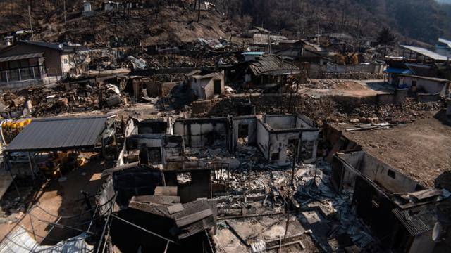 경북 안동시 임동면 박곡리 마을 곳곳이 산불에 모두 타 폐허로 변해 있다. 안동=하상윤 기자