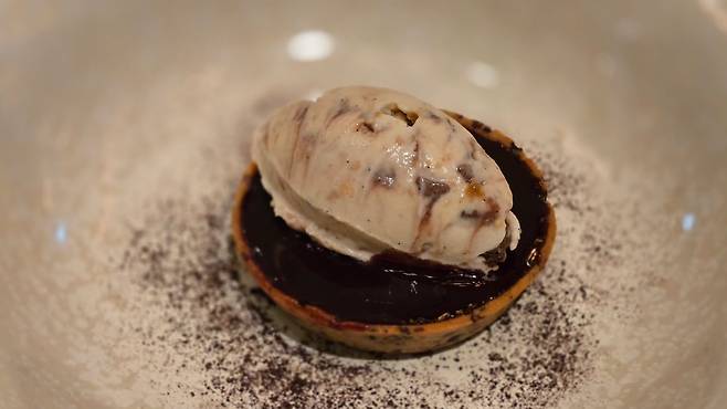 와인 초콜릿 타르트. /시그니엘 스테이 서울