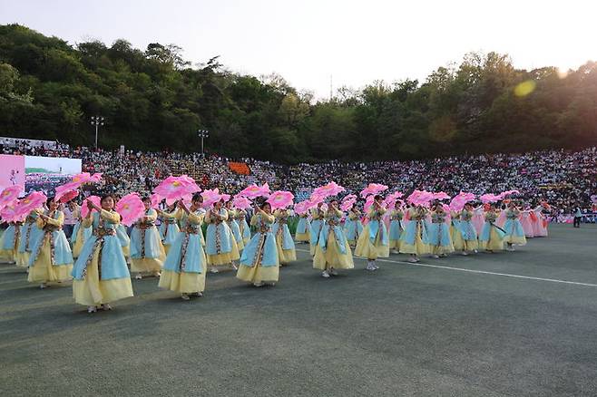 [서울=뉴시스이 26일 동국대에서 열린 연등회 어울림한마당 (사진=대한불교조계종 제공) 2025.04.26. photo@newsis.com *재판매 및 DB 금지