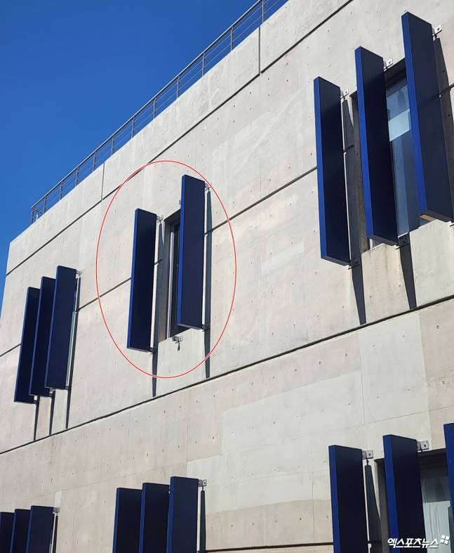 지난 3월 29일 관람객 사망 사고가 발생한 프로야구 NC 다이노스의 홈 구장 창원NC파크가 사고 원인이 됐던 루버를 전부 떼기로 결정했다. 사진 엑스포츠뉴스 DB