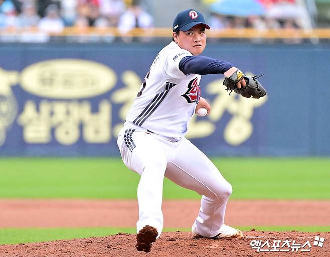 두산 베어스 김호준이 정규시즌 경기에 등판해 투구하고 있다. 엑스포츠뉴스 DB