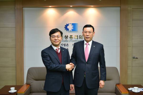 최정현 인천지방변호사회 회장이 박주봉 인천상공회의소 회장과 만나 간담회를 했다. 인천변호사회 제공