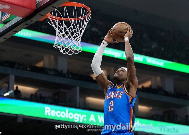 덩크하는 SGA. /게티이미지코리아