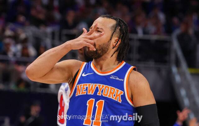 브런슨이 28일 디트로이트와 경기에서 3점포를 터뜨린 후 세리머니하고 있다. /게티이미지코리아