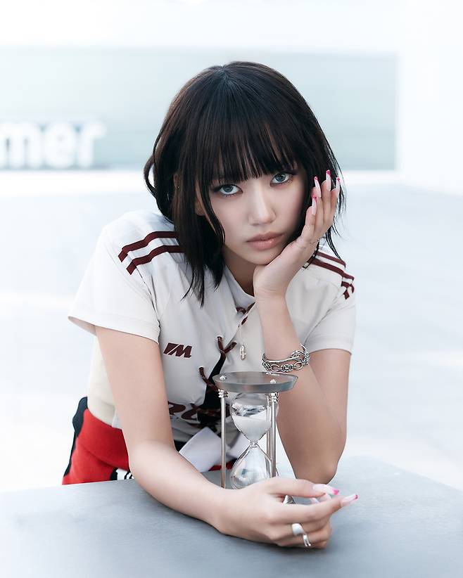 MEOVV 수인. 더블랙레이블