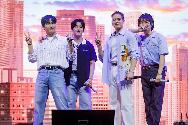 '3,2,1 GO! MELympic' 비투비, 홍콩 팬콘서트 대성황