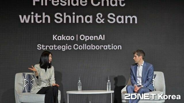 정신아 카카오 대표(왼쪽)와 샘 알트먼 오픈AI 대표가 대담을 진행하고 있다.