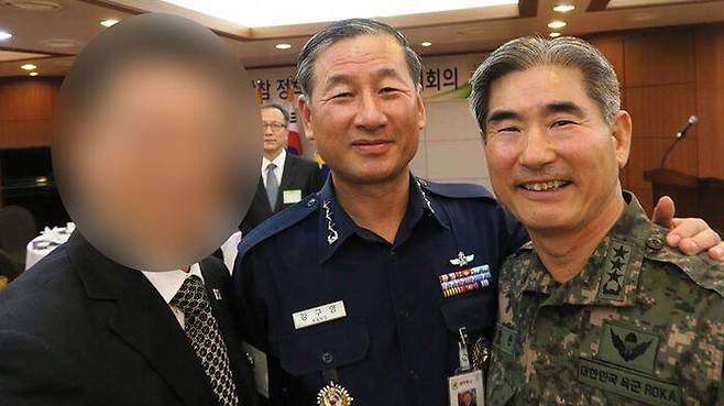 2015~2017년 사이 현역 중장 시절의 강구영 현 KAI 사장(가운데)과 김용현 전 국방장관(오른쪽)