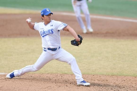 삼성 라이온즈 오승환이 9일 경산 삼성라이온즈볼파크에서 열린 2025 KBO 퓨처스 리그 kt 위즈와의 경기에서 공을 던지고 있다. 삼성 라이온즈 제공