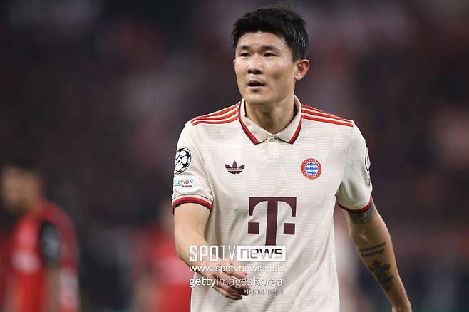 ▲ 뮌헨 단장의 최근 발언은 김민재의 팀 내 입지에도 의문을 던지고 있다. 막스 에베를 단장은 도르트문트전 패배 이후 “누구나 부상을 가지 있다”라며 실점 장면에 불만이었다. 이후 ‘스카이스포츠’ 등 독일 매체에서 “김민재는 재능 있는 선수지만, 이적 불가능한 선수가 아니다. 바이에른 뮌헨은 김민재에게 영입 제안이 온다면 들어볼 생각”이라고 말했다.