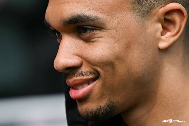 트렌트 알렉산더 아놀드(오른쪽). /AFPBBNews=뉴스1